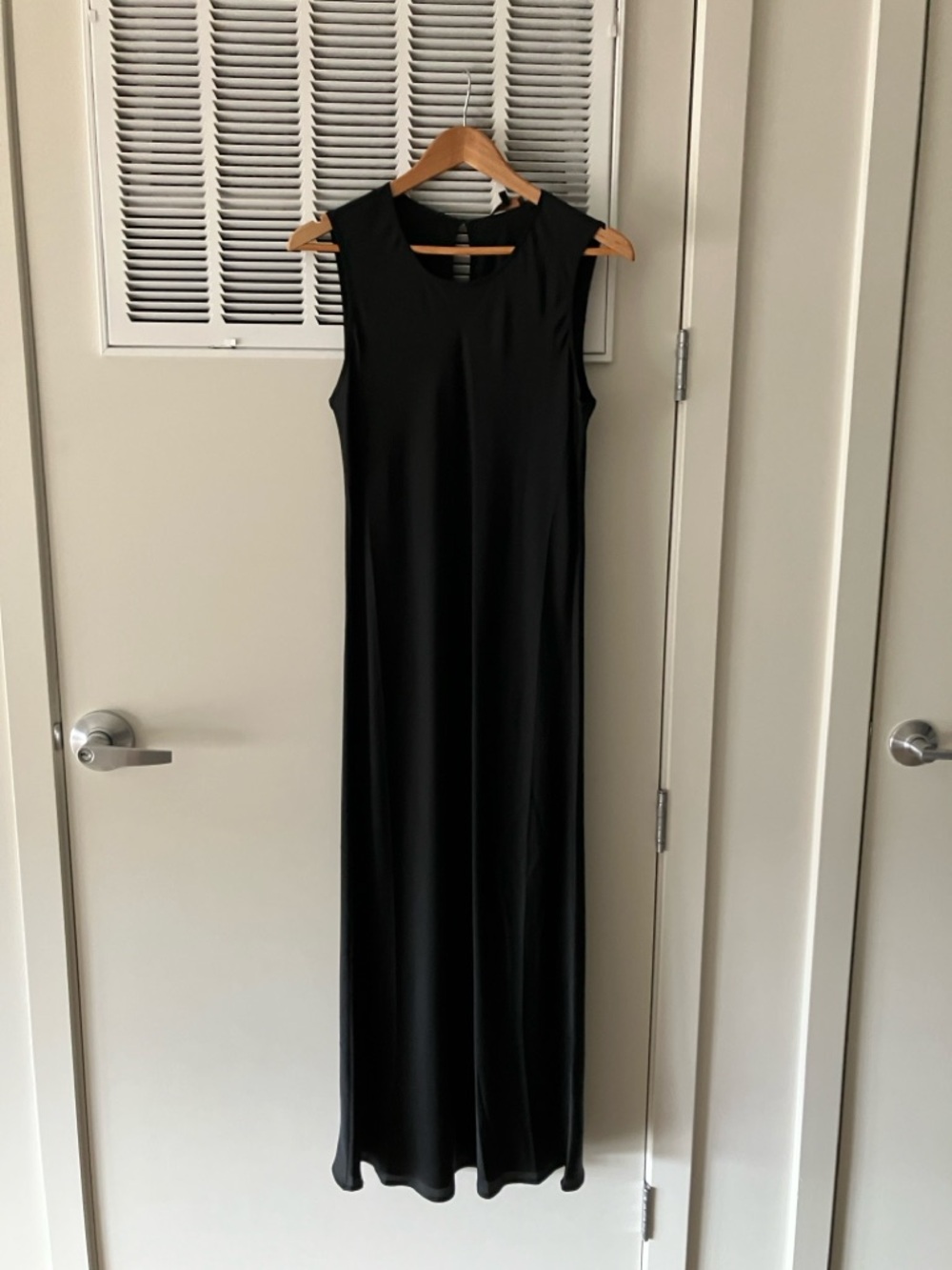 Quince Black Sleeveless Midi Dress with Round Neck